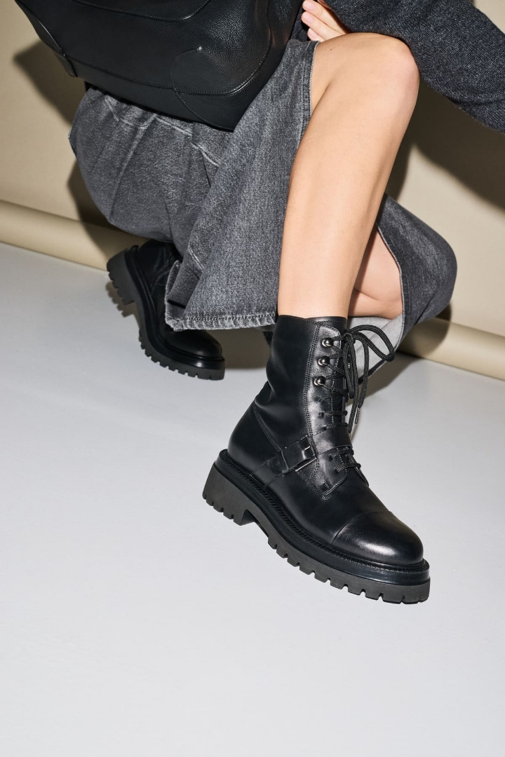 Cele mai populare culori pentru ghetele de piele naturală în acest sezon